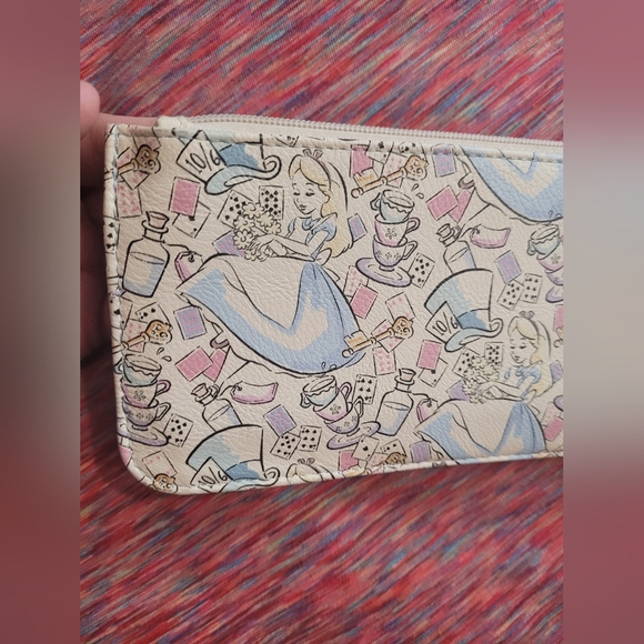 Loungefly Disney Alice In Wonderland og ❤️ logo wallet - Picture 9 of 12